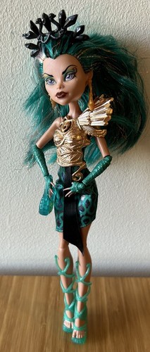 Rare monster high doll - monster, nefera