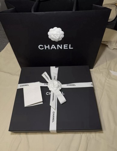 100 authentic chanel gift box - 100%,