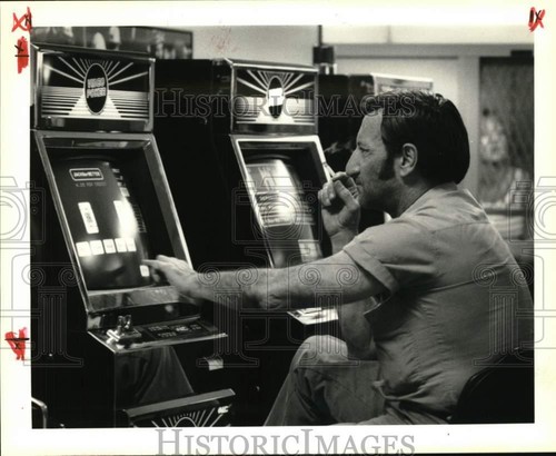 1992 press photo people - press, line