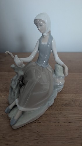 Lladro 4660 girl sitting with - lladro,