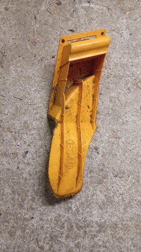 Mulching attachment for - attachment,