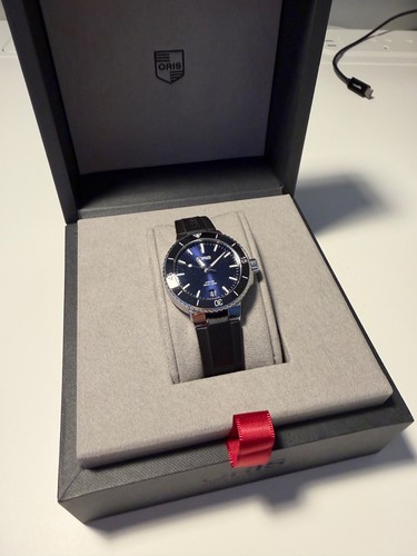 Oris aquis date - 36.5mm,