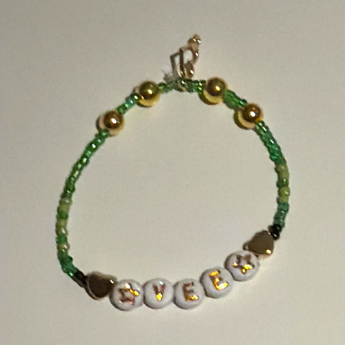 Green beaded vee bracelet - green,