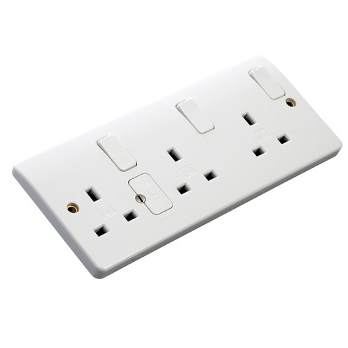 Triple 13a 240v - 13a,