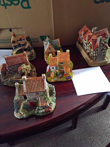 Lilliput lane hand painted - lilliput,