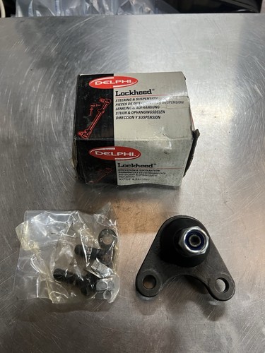 Volvo 340 360 - front, lower