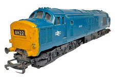 Triang 00 gauge 37 Class Diesel locomotive D6830 Blue Tested Body is not fixed