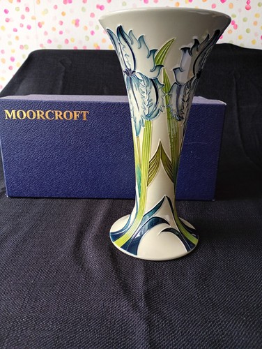 Moorcroft green iris trumpet - green,
