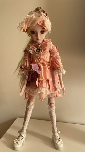 Royal ball jointed doll - ,