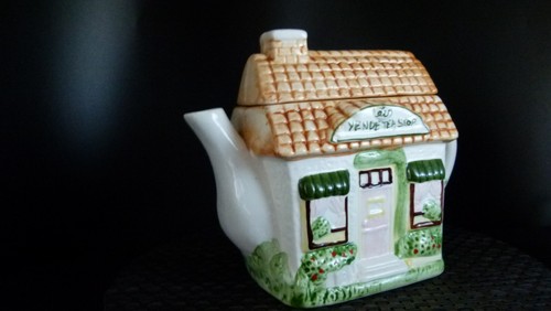 Ceramic cottage ware - ware, teapot