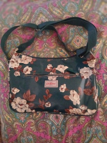 Stunning dark green floral - dark,