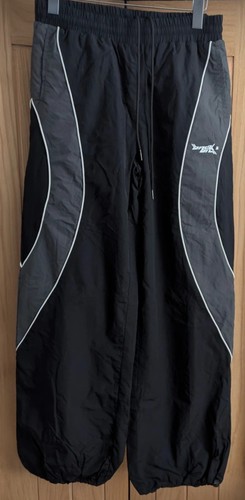 Dialled back biz - biz, nylon