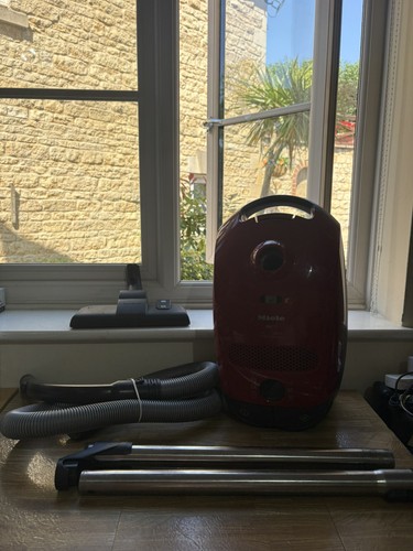 Miele vacuum cleaner s2111 red - vacuum,