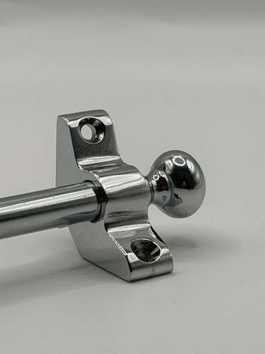 Set round finial - of, |