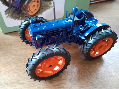 Scale universal hobbies - 1/16,