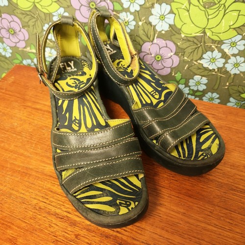 Green leather fly - green,
