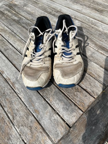 Asics cricket spikes size 5 - uk,