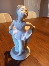 *** LLADRO NAO Figurine