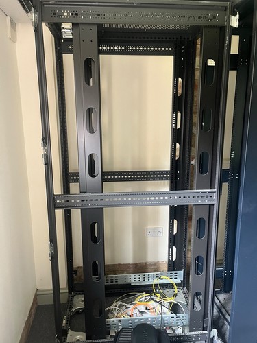 Freestanding server rack - freestanding,