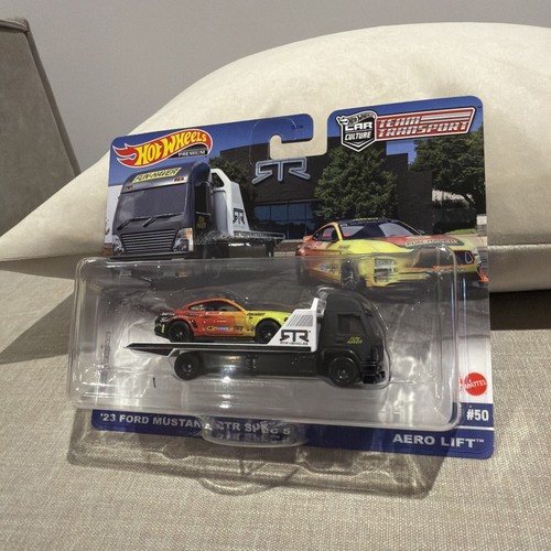 Hot wheels team transport - hot, 1:64
