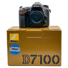 Nikon D7100 body, charger and batteries - shutter count only 1371
