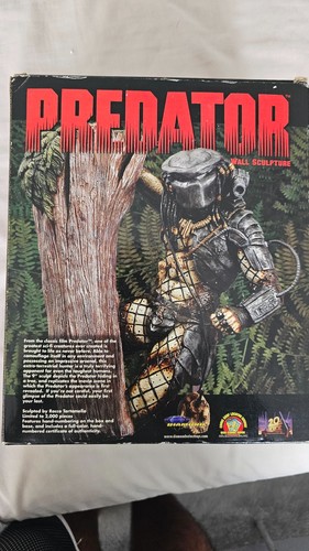 Predator wall sculpture statue - wall,