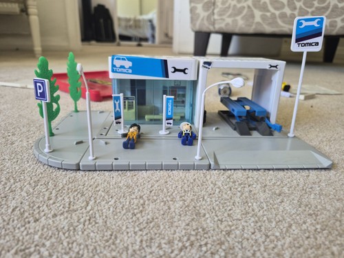 Tomica hypercity repair garage - hypercity,