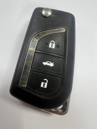 Genuine toyota button remote - 3,