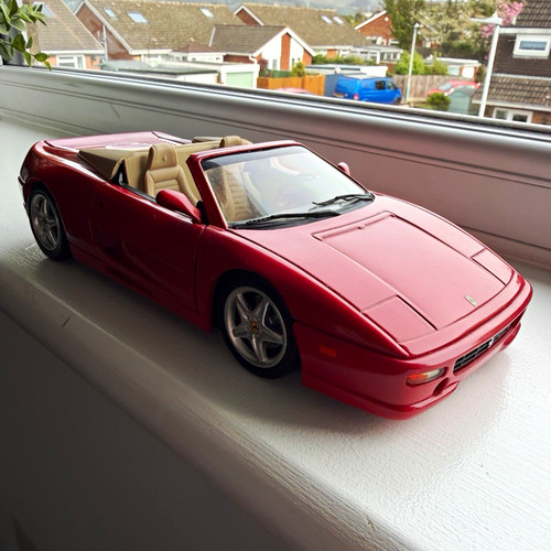 Hotwheels ferrari f355 - 1:18,