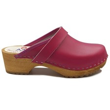 AM-Toffeln Swedish Style Clogs in Fuchsia (100) - Wooden Footbed