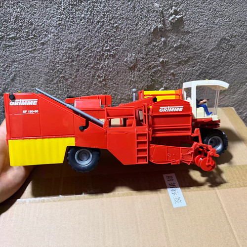 Siku 3956 grimme potato - 1:32,