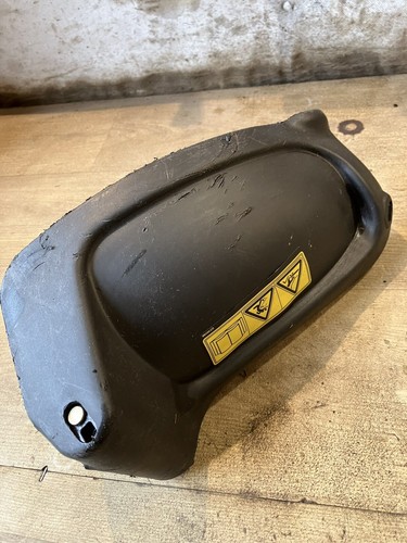 Side grass chute flap - side,