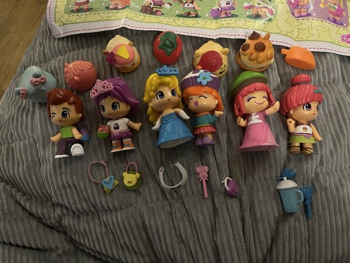 Pinypon dolls and accessories