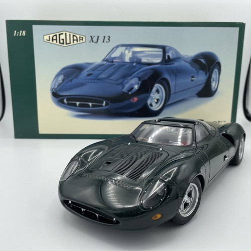Autoart 73541 racing - 1:18,