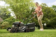 PARKSIDE PBRM 39 C2 Petrol Lawn Mower Powerful petrol engine with 2.4kW ,3600rpm