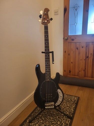 Sterling musicman stingray - by,