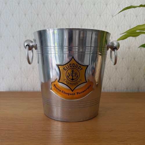 Veuve clicquot champagne - clicquot,