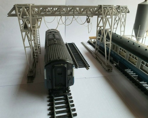 Model railway yard - yard, crane
