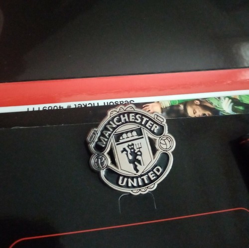 Manchester united pin badge - manchester,