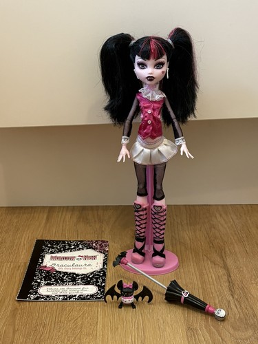 Monster high draculaura first - high,