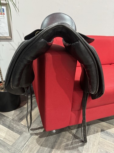 Laser dressage saddle - 17.5,