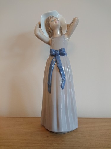 Lladro figurine porcelain - lladro,