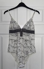 BNWT TOPSHOP MARBLE V NECK