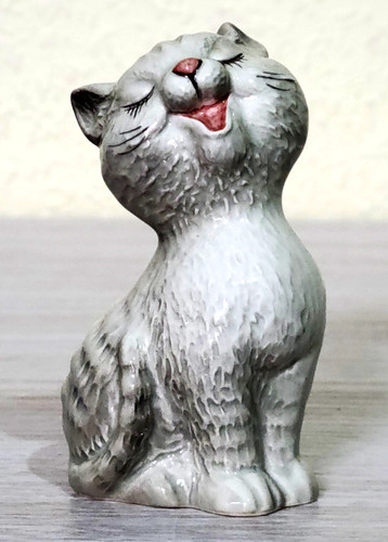 Beswick laughing striped cat - laughing,