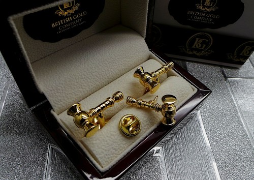 Gavel gold cufflinks and lapel - gold,