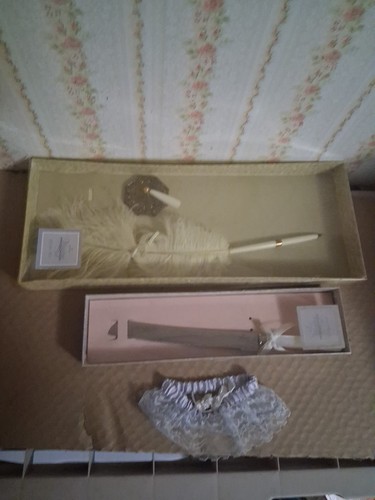 Vtg hallmark plume pen - vtg, w/
