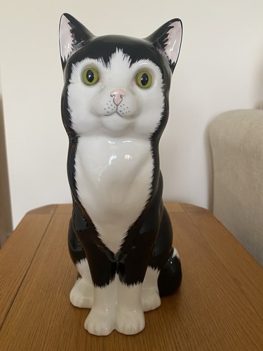 Large black white just - &,