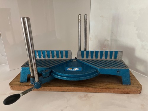 Mitre box angle cutting guide - mitre,