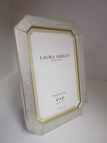 Laura ashley wren photo - laura,