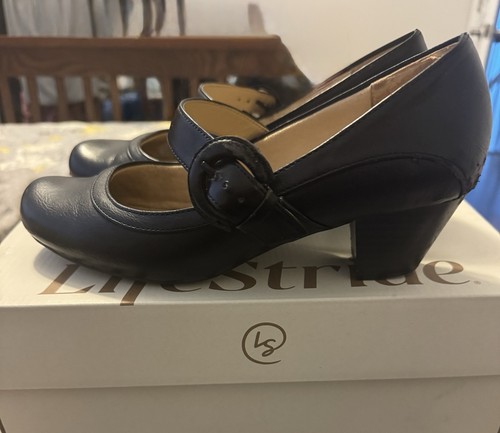 Flight attendant dress - attendant, shoes